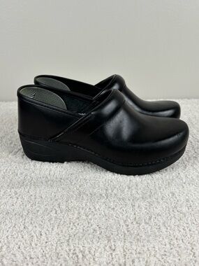 Dansko Shoes Womens 38 7.5-8 Black XP 2.0 Patent Leather Nurse Slip Resist Clog